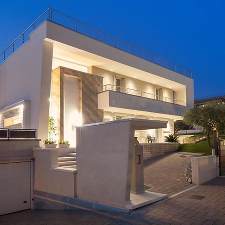 Villa Aurora-Holiday Home Apt 2 Bardolino Exterior photo