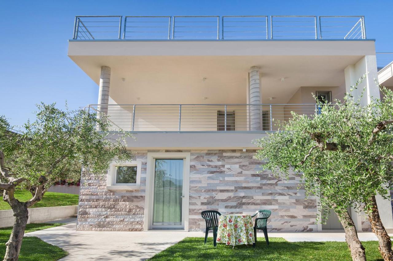 Villa Aurora-Holiday Home Apt 2 Bardolino Exterior photo