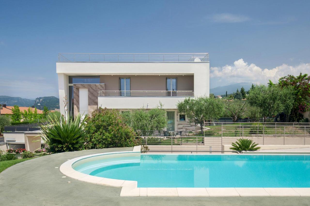 Villa Aurora-Holiday Home Apt 2 Bardolino Exterior photo